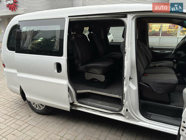 Белый Хендай H-1, объемом двигателя 2.48 л и пробегом 149 тыс. км за 5500 $, фото 7 на Automoto.ua