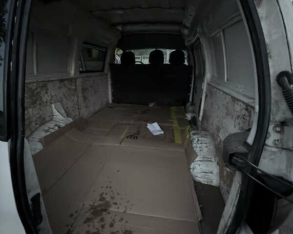 Білий Хендай H-1, об'ємом двигуна 2.5 л та пробігом 300 тис. км за 5200 $, фото 13 на Automoto.ua