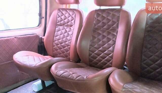 Белый Хендай H-1, объемом двигателя 2.5 л и пробегом 299 тыс. км за 3333 $, фото 5 на Automoto.ua