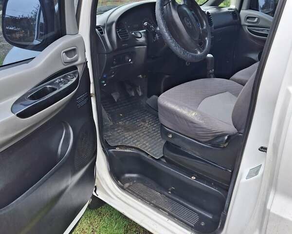 Білий Хендай H-1, об'ємом двигуна 2.5 л та пробігом 348 тис. км за 4900 $, фото 5 на Automoto.ua