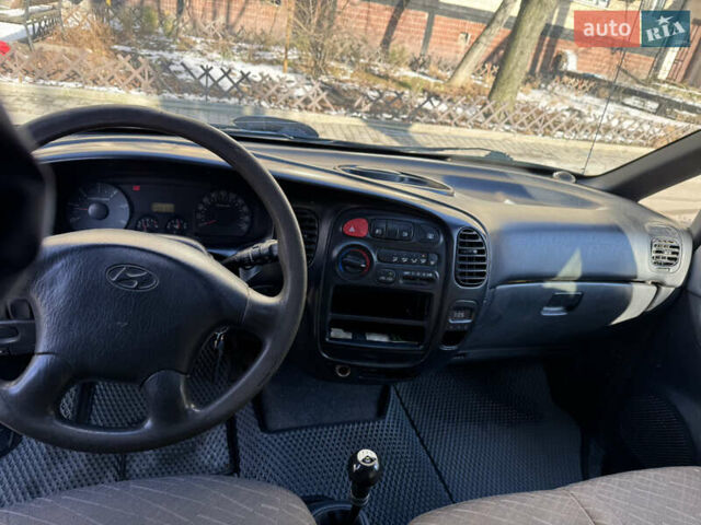 Білий Хендай H-1, об'ємом двигуна 2.5 л та пробігом 300 тис. км за 5200 $, фото 11 на Automoto.ua