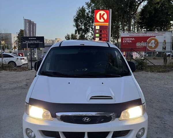 Білий Хендай H-1, об'ємом двигуна 2.5 л та пробігом 315 тис. км за 4700 $, фото 22 на Automoto.ua