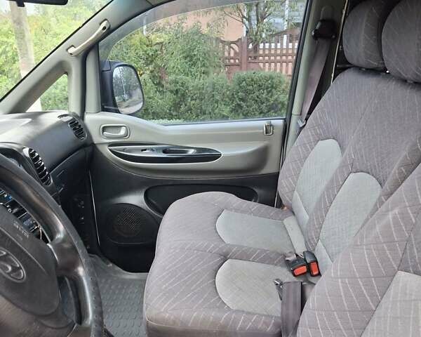 Білий Хендай H-1, об'ємом двигуна 2.5 л та пробігом 348 тис. км за 4900 $, фото 2 на Automoto.ua