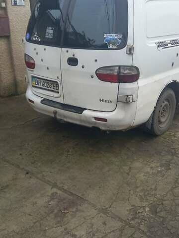 Белый Хендай H-1, объемом двигателя 2.5 л и пробегом 288 тыс. км за 5500 $, фото 2 на Automoto.ua