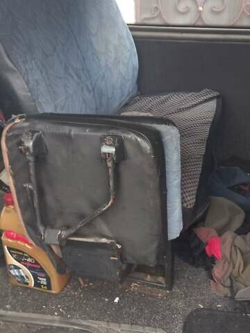 Белый Хендай H-1, объемом двигателя 2.5 л и пробегом 288 тыс. км за 5500 $, фото 6 на Automoto.ua