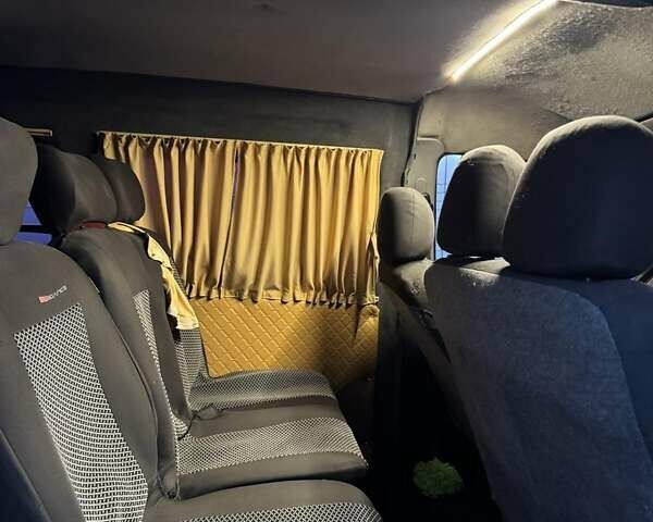 Білий Хендай H-1, об'ємом двигуна 2.5 л та пробігом 315 тис. км за 4700 $, фото 24 на Automoto.ua