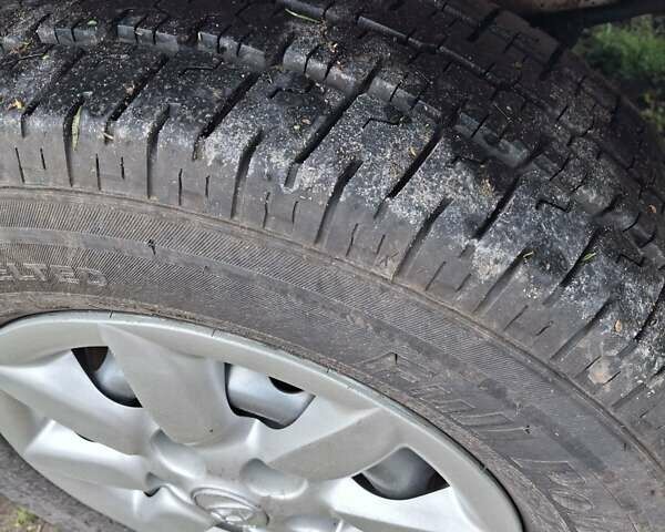 Білий Хендай H-1, об'ємом двигуна 2.5 л та пробігом 348 тис. км за 4900 $, фото 14 на Automoto.ua