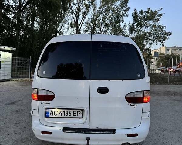 Білий Хендай H-1, об'ємом двигуна 2.5 л та пробігом 315 тис. км за 4700 $, фото 26 на Automoto.ua