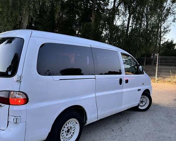 Білий Хендай H-1, об'ємом двигуна 2.5 л та пробігом 315 тис. км за 4700 $, фото 29 на Automoto.ua