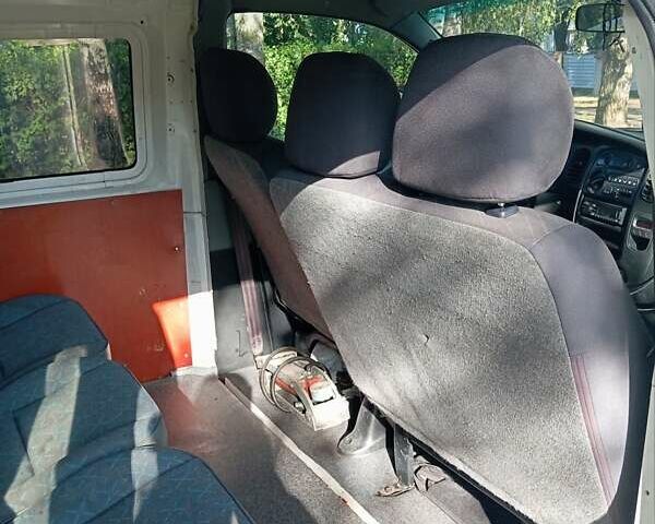Белый Хендай H-1, объемом двигателя 2.5 л и пробегом 188 тыс. км за 6300 $, фото 9 на Automoto.ua