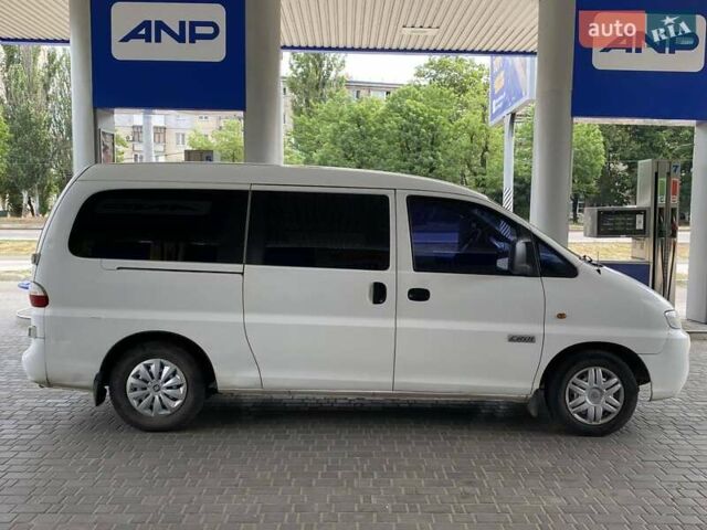 Белый Хендай H-1, объемом двигателя 2.5 л и пробегом 230 тыс. км за 5600 $, фото 7 на Automoto.ua