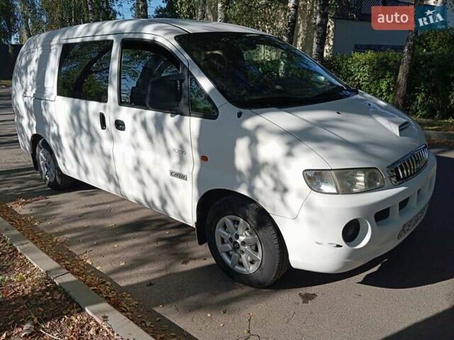 Белый Хендай H-1, объемом двигателя 2.5 л и пробегом 188 тыс. км за 6300 $, фото 12 на Automoto.ua