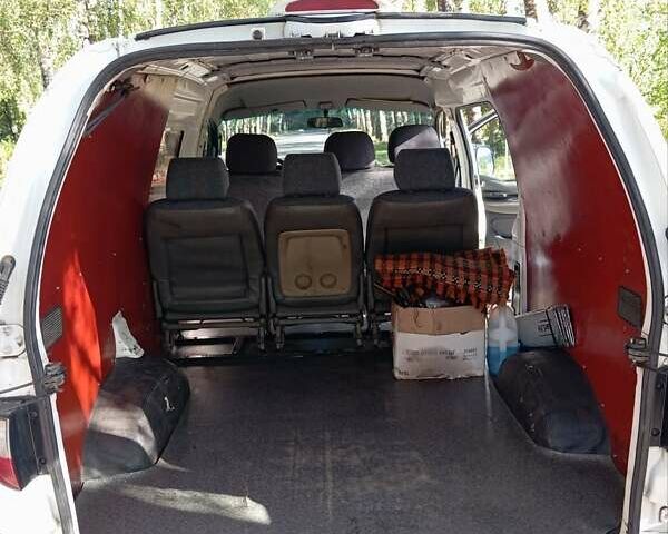 Белый Хендай H-1, объемом двигателя 2.5 л и пробегом 188 тыс. км за 6300 $, фото 7 на Automoto.ua