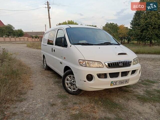 Белый Хендай H-1, объемом двигателя 2.5 л и пробегом 188 тыс. км за 6300 $, фото 4 на Automoto.ua