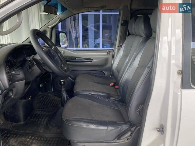 Белый Хендай H-1, объемом двигателя 2.5 л и пробегом 230 тыс. км за 5600 $, фото 18 на Automoto.ua