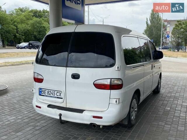 Белый Хендай H-1, объемом двигателя 2.5 л и пробегом 230 тыс. км за 5600 $, фото 9 на Automoto.ua
