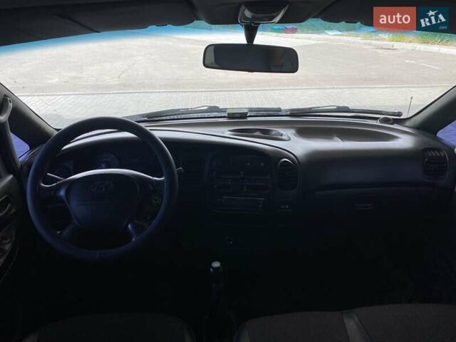 Білий Хендай H-1, об'ємом двигуна 2.5 л та пробігом 230 тис. км за 5600 $, фото 22 на Automoto.ua