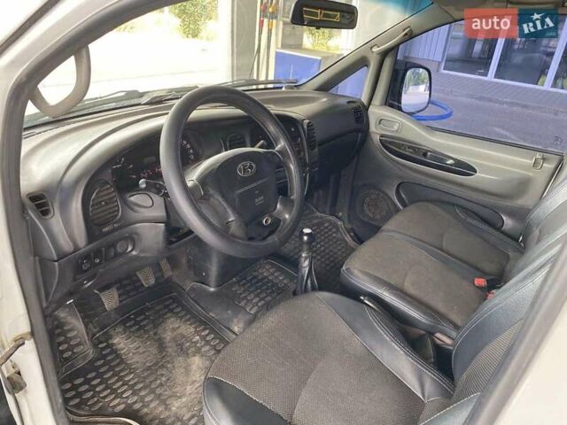 Белый Хендай H-1, объемом двигателя 2.5 л и пробегом 230 тыс. км за 5600 $, фото 17 на Automoto.ua