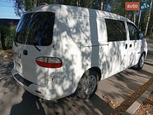 Белый Хендай H-1, объемом двигателя 2.5 л и пробегом 188 тыс. км за 6300 $, фото 14 на Automoto.ua