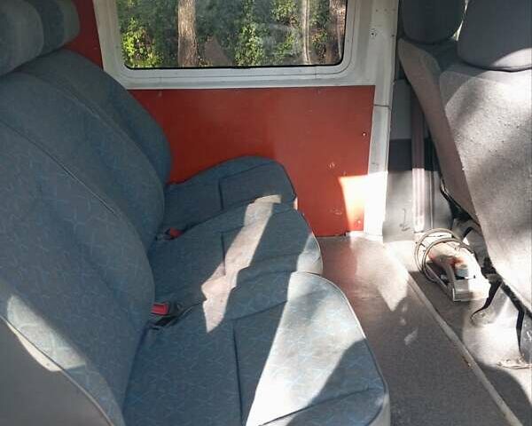Белый Хендай H-1, объемом двигателя 2.5 л и пробегом 188 тыс. км за 6300 $, фото 11 на Automoto.ua