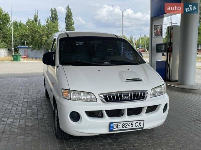 Білий Хендай H-1, об'ємом двигуна 2.5 л та пробігом 230 тис. км за 5600 $, фото 4 на Automoto.ua