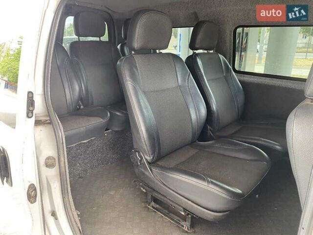 Белый Хендай H-1, объемом двигателя 2.5 л и пробегом 230 тыс. км за 5600 $, фото 19 на Automoto.ua