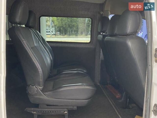 Белый Хендай H-1, объемом двигателя 2.5 л и пробегом 230 тыс. км за 5600 $, фото 20 на Automoto.ua