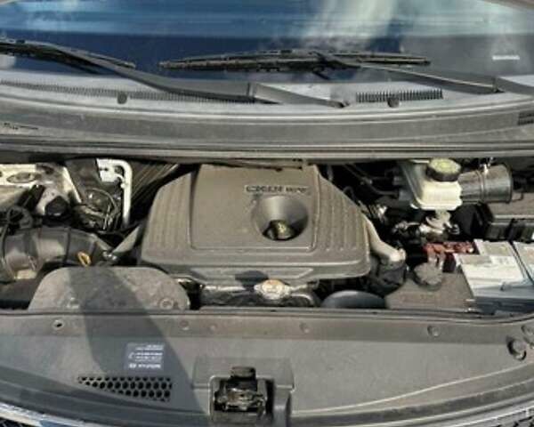 Белый Хендай H-1, объемом двигателя 2.5 л и пробегом 211 тыс. км за 7950 $, фото 5 на Automoto.ua