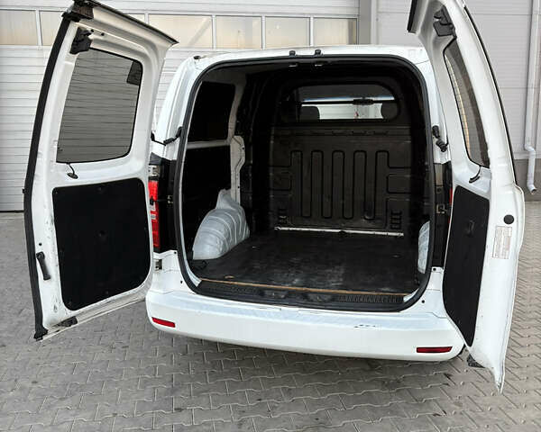 Белый Хендай H-1, объемом двигателя 2.5 л и пробегом 282 тыс. км за 8200 $, фото 13 на Automoto.ua