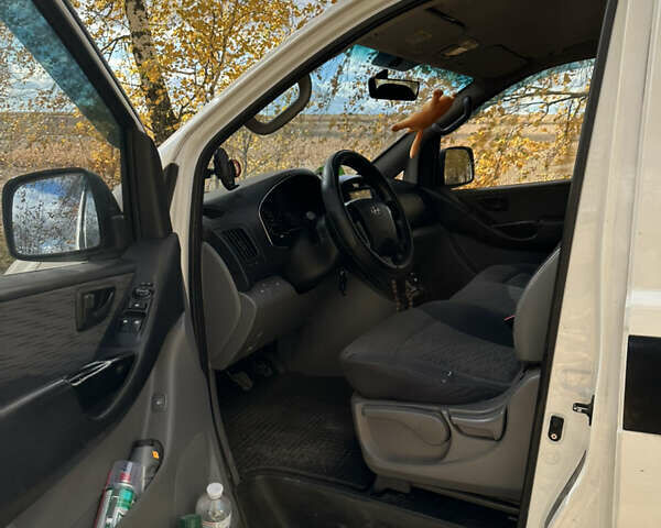 Хендай H-1 2008 у Бару на Automoto.ua Білий Хендай H-1, об'ємом двигуна 2.5 л та пробігом 288 тис. км за 7300 $, фото 18 на Automoto.ua