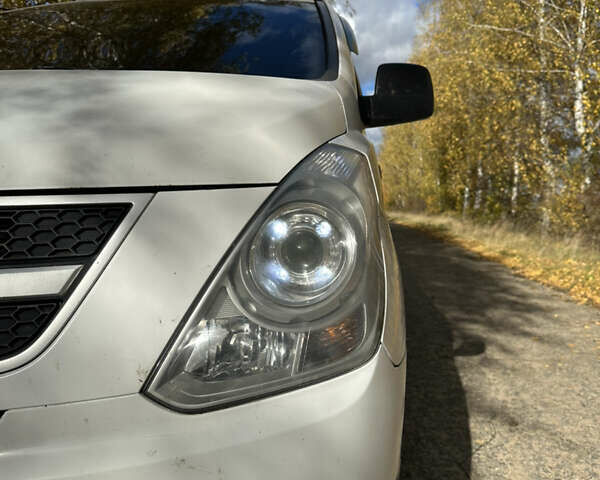 Хендай H-1 2008 у Бару на Automoto.ua Білий Хендай H-1, об'ємом двигуна 2.5 л та пробігом 288 тис. км за 7300 $, фото 7 на Automoto.ua
