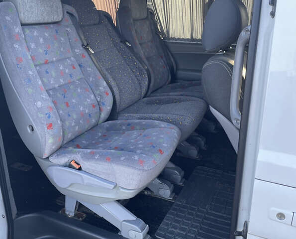 Белый Хендай H-1, объемом двигателя 2.5 л и пробегом 324 тыс. км за 9000 $, фото 8 на Automoto.ua