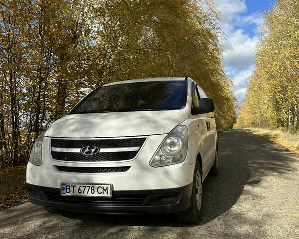 Хендай H-1 2008 у Бару на Automoto.ua Білий Хендай H-1, об'ємом двигуна 2.5 л та пробігом 288 тис. км за 7300 $, фото 3 на Automoto.ua