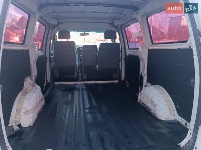 Белый Хендай H-1, объемом двигателя 2.5 л и пробегом 192 тыс. км за 8900 $, фото 7 на Automoto.ua
