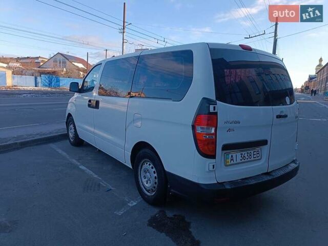 Белый Хендай H-1, объемом двигателя 2.5 л и пробегом 190 тыс. км за 9100 $, фото 10 на Automoto.ua