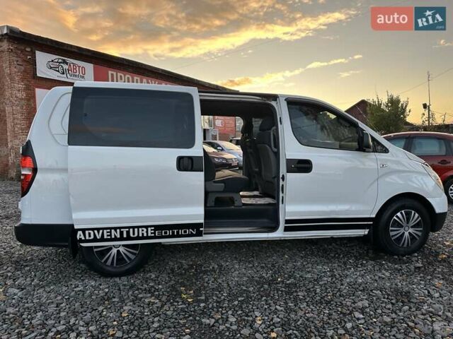 Белый Хендай H-1, объемом двигателя 2.5 л и пробегом 333 тыс. км за 9500 $, фото 3 на Automoto.ua