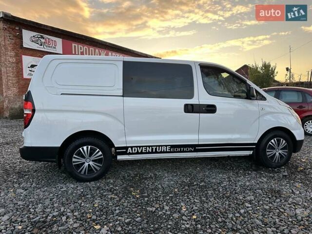 Белый Хендай H-1, объемом двигателя 2.5 л и пробегом 333 тыс. км за 9500 $, фото 6 на Automoto.ua