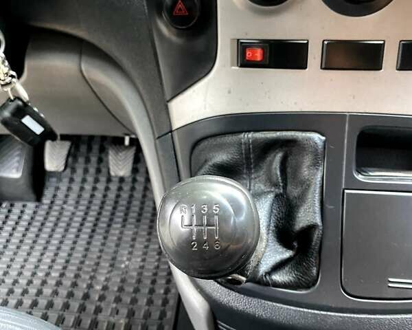 Хендай H-1 2011 в Татарбунарах на Automoto.ua Белый Хендай H-1, объемом двигателя 2.5 л и пробегом 267 тыс. км за 8200 $, фото 8 на Automoto.ua