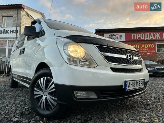 Белый Хендай H-1, объемом двигателя 2.5 л и пробегом 333 тыс. км за 9500 $, фото 15 на Automoto.ua