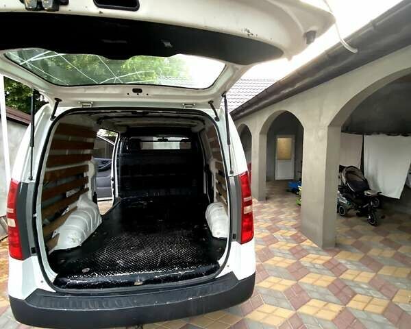 Хендай H-1 2011 в Татарбунарах на Automoto.ua Белый Хендай H-1, объемом двигателя 2.5 л и пробегом 267 тыс. км за 8200 $, фото 10 на Automoto.ua