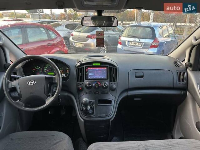 Белый Хендай H-1, объемом двигателя 2.5 л и пробегом 333 тыс. км за 9500 $, фото 11 на Automoto.ua