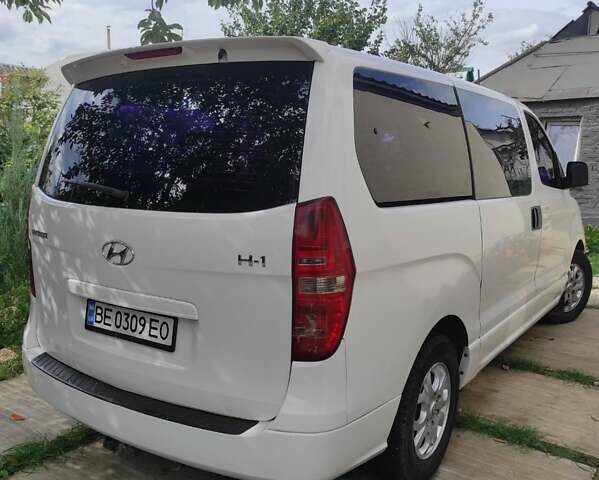 Белый Хендай H-1, объемом двигателя 2.5 л и пробегом 235 тыс. км за 12000 $, фото 7 на Automoto.ua
