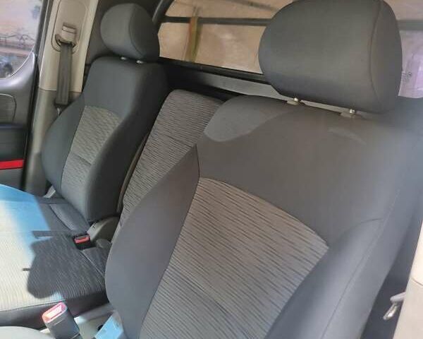 Белый Хендай H-1, объемом двигателя 2.5 л и пробегом 182 тыс. км за 9800 $, фото 6 на Automoto.ua