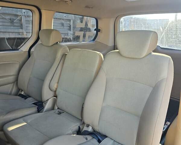 Белый Хендай H-1, объемом двигателя 2.48 л и пробегом 230 тыс. км за 14000 $, фото 23 на Automoto.ua