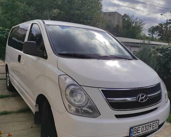 Белый Хендай H-1, объемом двигателя 2.5 л и пробегом 235 тыс. км за 12000 $, фото 6 на Automoto.ua