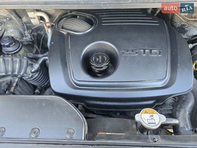 Белый Хендай H-1, объемом двигателя 2.48 л и пробегом 230 тыс. км за 14000 $, фото 9 на Automoto.ua