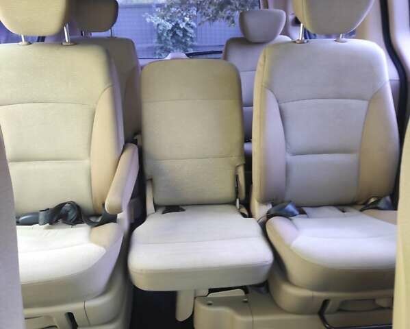Белый Хендай H-1, объемом двигателя 2.5 л и пробегом 235 тыс. км за 12000 $, фото 19 на Automoto.ua