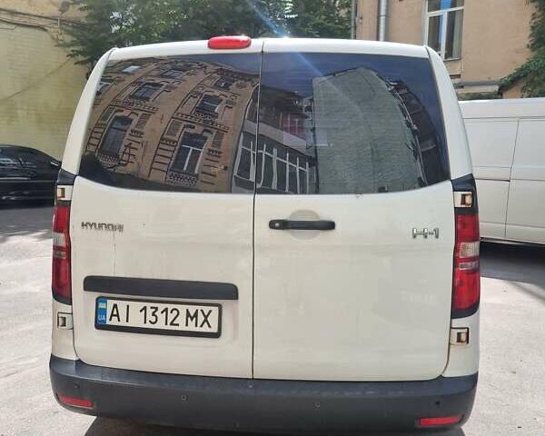 Белый Хендай H-1, объемом двигателя 2.5 л и пробегом 182 тыс. км за 9800 $, фото 10 на Automoto.ua