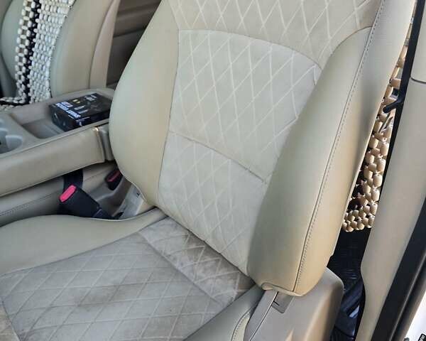 Белый Хендай H-1, объемом двигателя 2.48 л и пробегом 230 тыс. км за 14000 $, фото 21 на Automoto.ua