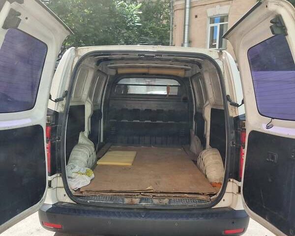 Белый Хендай H-1, объемом двигателя 2.5 л и пробегом 182 тыс. км за 9800 $, фото 11 на Automoto.ua